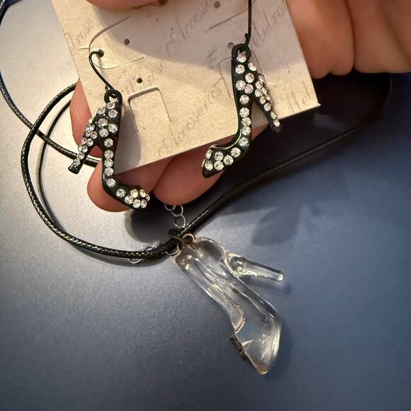 High Heels Glass Rhinestone Earrings & Pendant Set - Picture 7 of 9